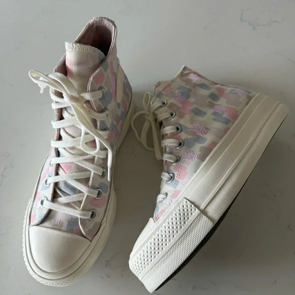 NIB Converse Chuck Taylor All Star Lift printed Sneakers in Artic Size: 6
